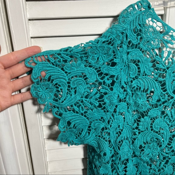 🎉HP🎉 Torrid Turquoise Color Lace Crop Top, Size 0 - Picture 7 of 14